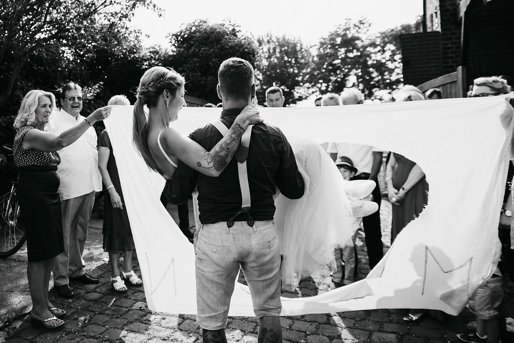 Heiraten im JuniHeiraten, Hochzeitsreportage, Hochzeitstag, Paarshooting, Hochzeitskleid, Hochzeitsfotografie